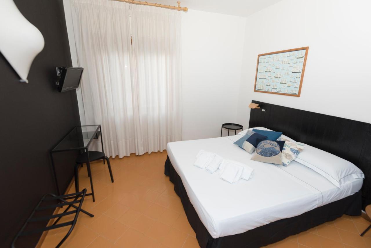 Mami Sabaudia Hotel Bagian luar foto