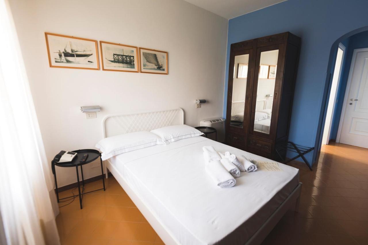 Mami Sabaudia Hotel Bagian luar foto